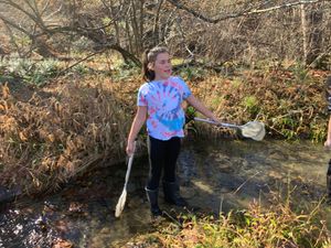 5th Graders cleaning a creek